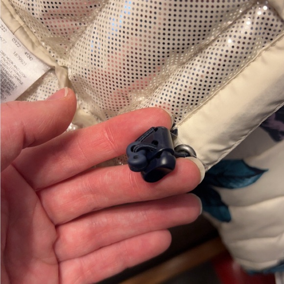 Columbia white out omniheat puffer coat- white purple blue floral- like new - Picture 7 of 7